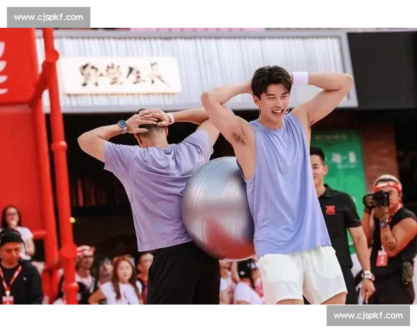 汪顺贾玲跨界联动！运动装同框打网球，握拳合影活力满格